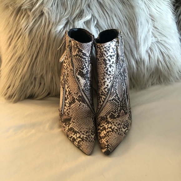 Snake skin pointed toe ankle boots - Picture 3 of 7